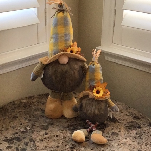 Other - Gnome set of 2 Telescopic,Button leg Sitter NEW❤️❤️